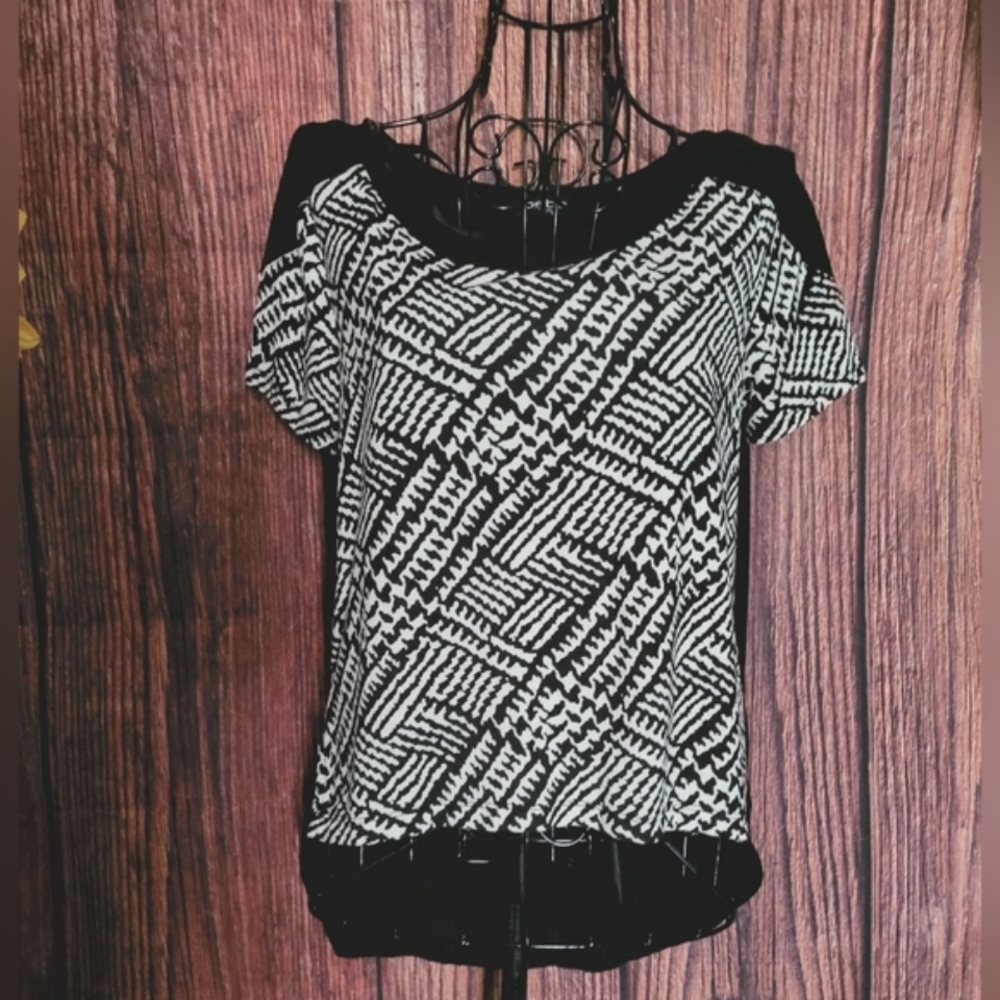 🌺BEBE High-Low Blouse